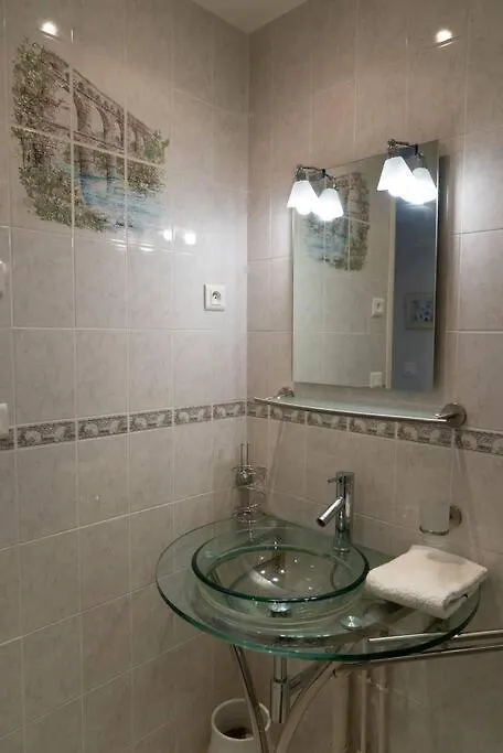 11eme -quartier Central Rue Saint Maur شقة *